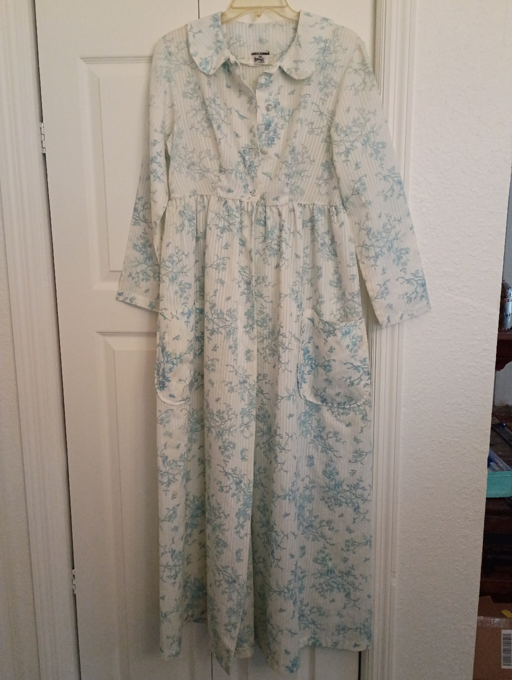 Vintage Chuck Howard Designer Hostess Robe